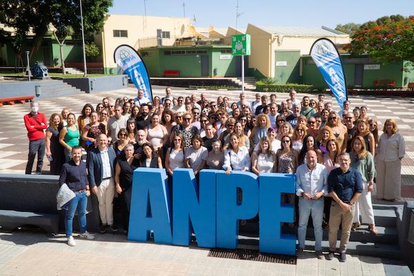 foto-de-familia-de-participantes-en-el-iv-congreso